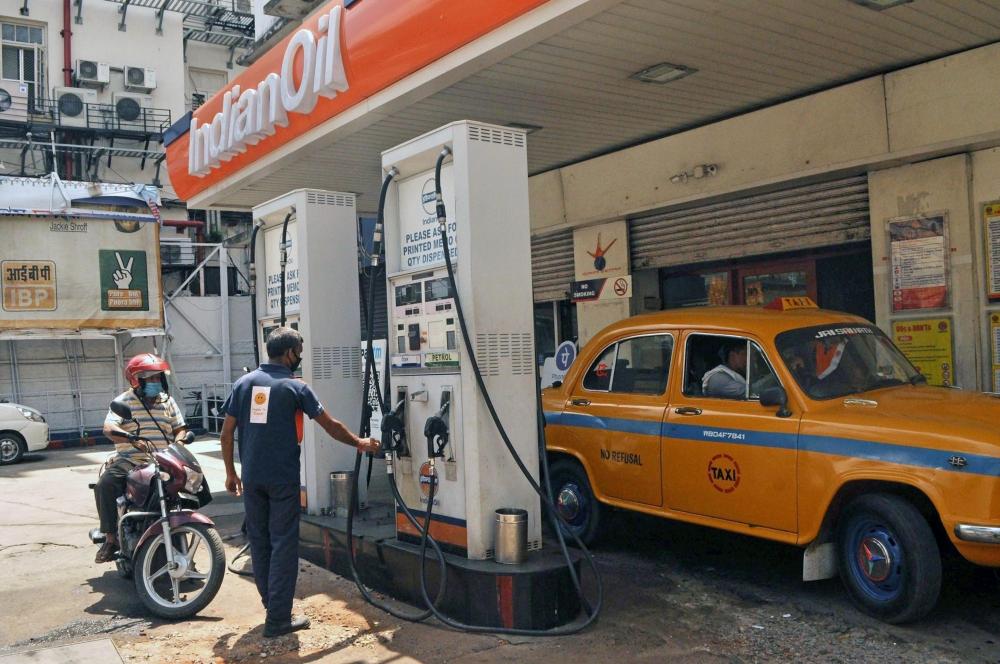 The Weekend Leader - Diwali Relief: Petrol, diesel prices remain static